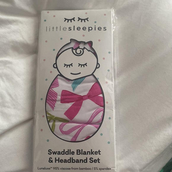 Little Sleepies Ribbons & Bows Swaddle & Headband Set - Picture 6 of 7